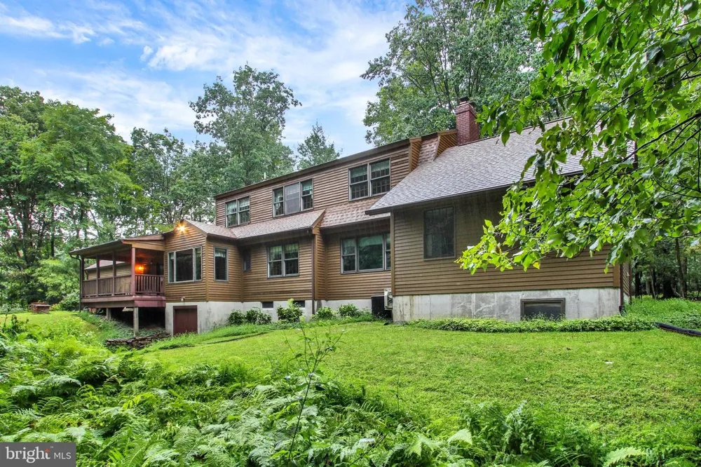 862 LAUREL WOODS LANE Hanover, PA 17331
