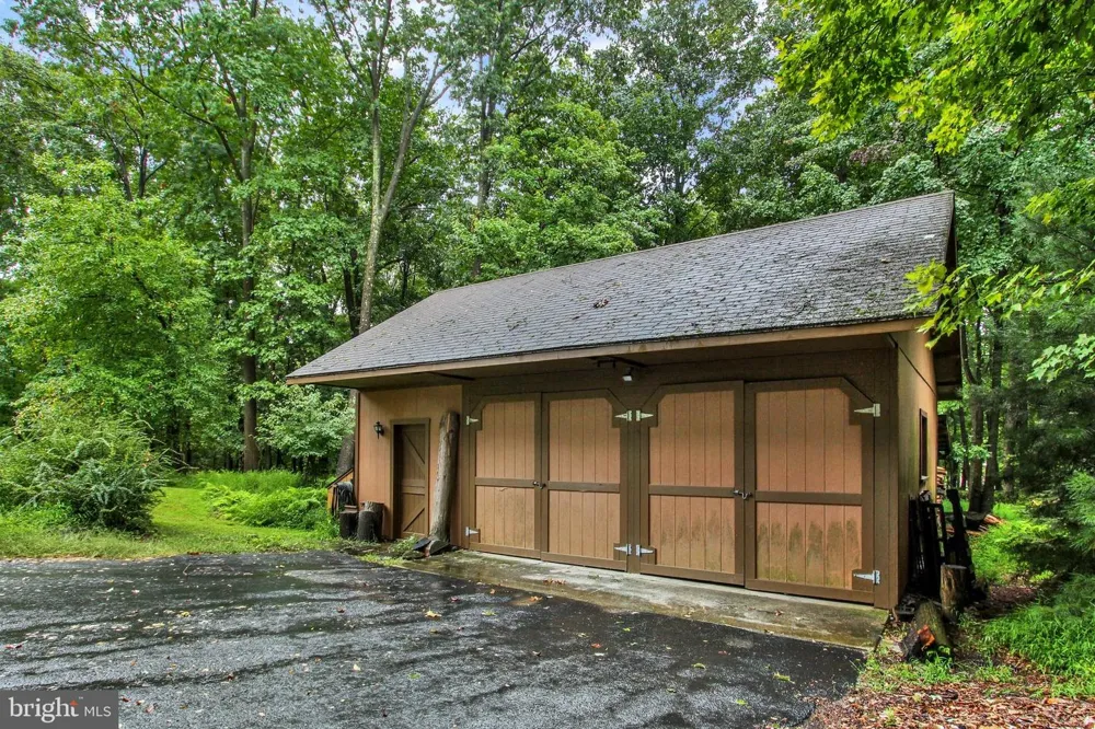 862 LAUREL WOODS LANE Hanover, PA 17331