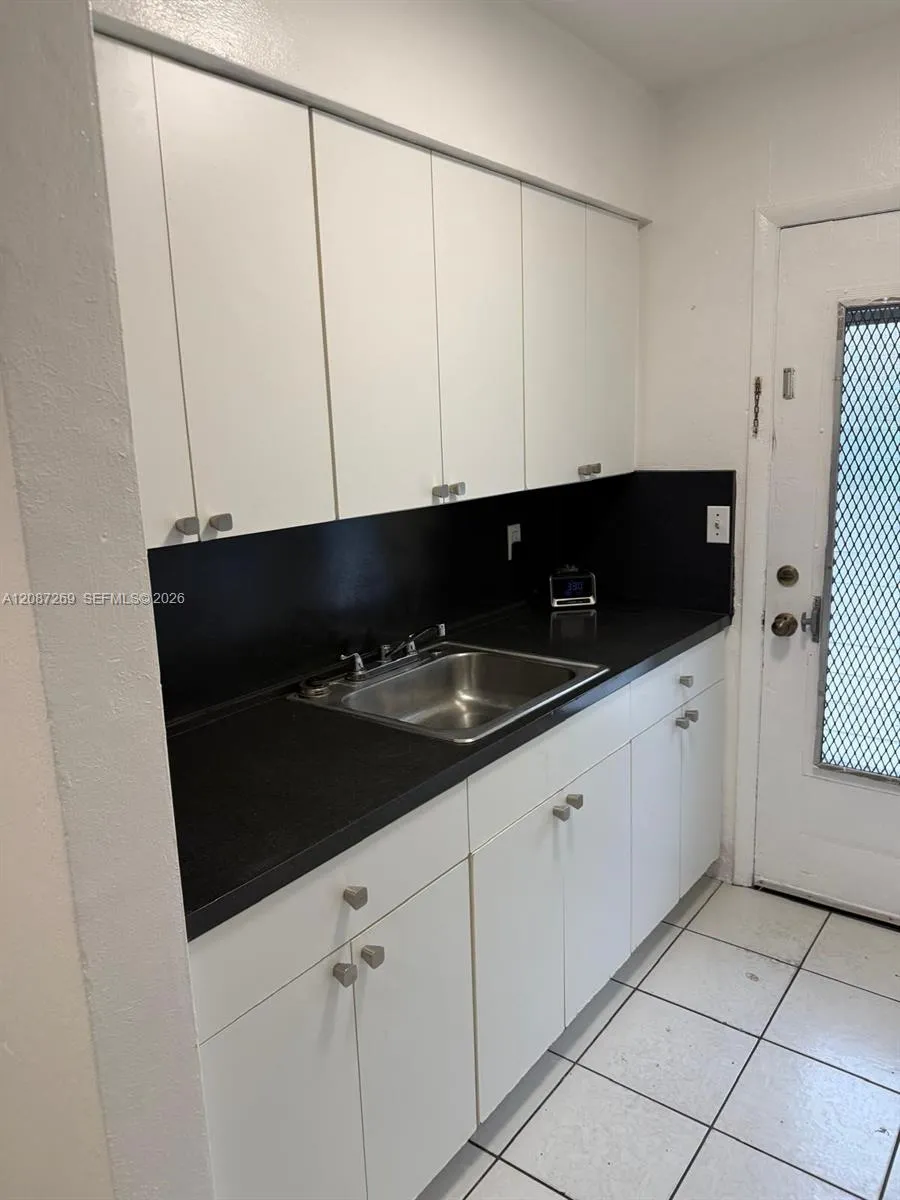 16851 NE 18th Ave #106 North Miami Beach, FL 33162