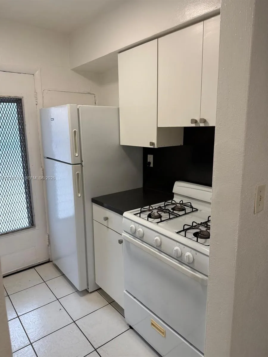 16851 NE 18th Ave #106 North Miami Beach, FL 33162