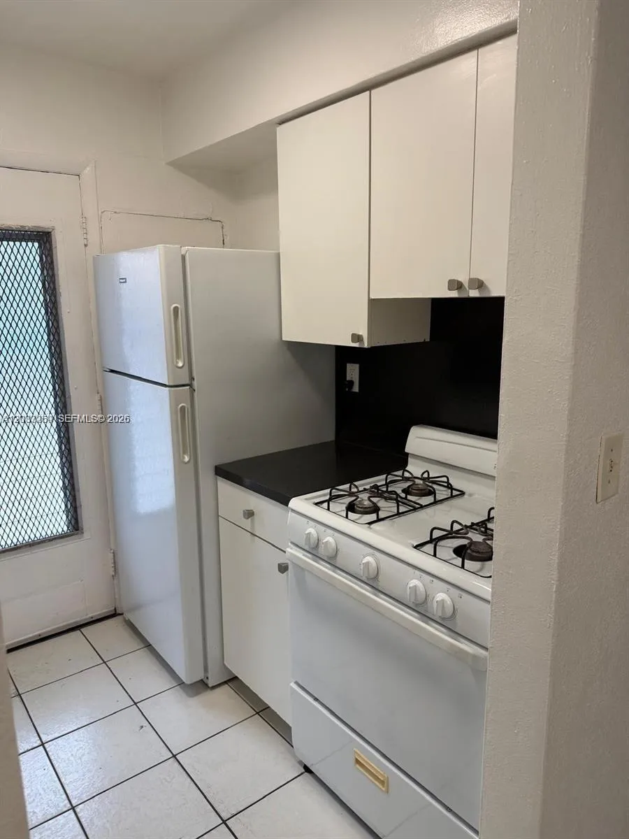 16851 NE 18th Ave #106 North Miami Beach, FL 33162