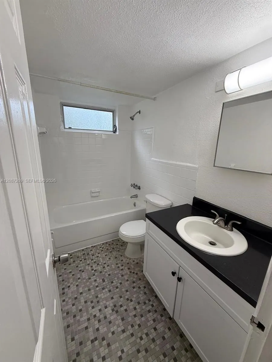 16851 NE 18th Ave #106 North Miami Beach, FL 33162