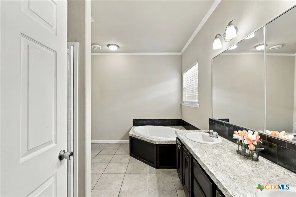 244 Heatherwood Drive #16 Driftwood, TX 78619