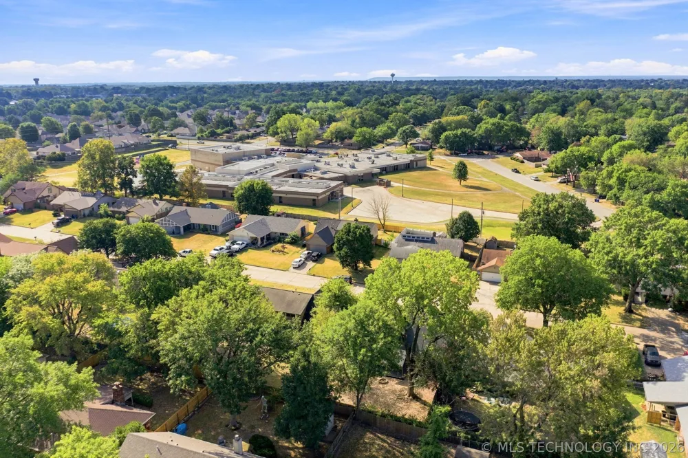 1604 W Pittsburg Street Broken Arrow, OK 74012