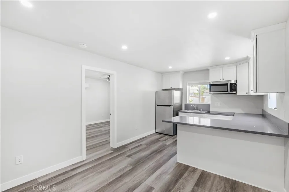 22737 Rodax West Hills, CA 91304