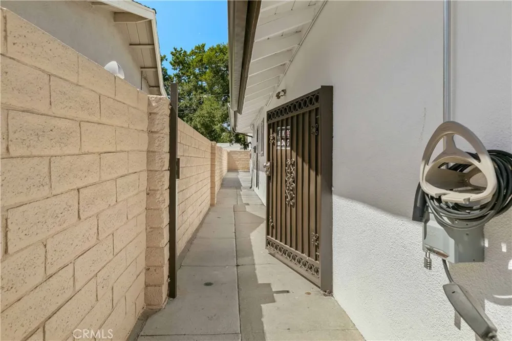 22737 Rodax West Hills, CA 91304