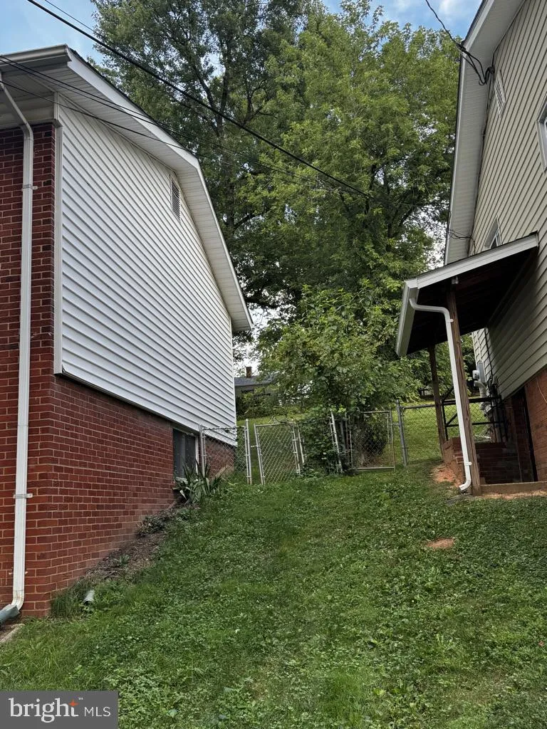 6831 NASHVILLE ROAD Lanham, MD 20706