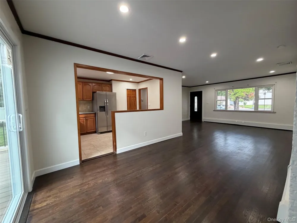 53 Longworth Avenue Dix Hills, NY 11746