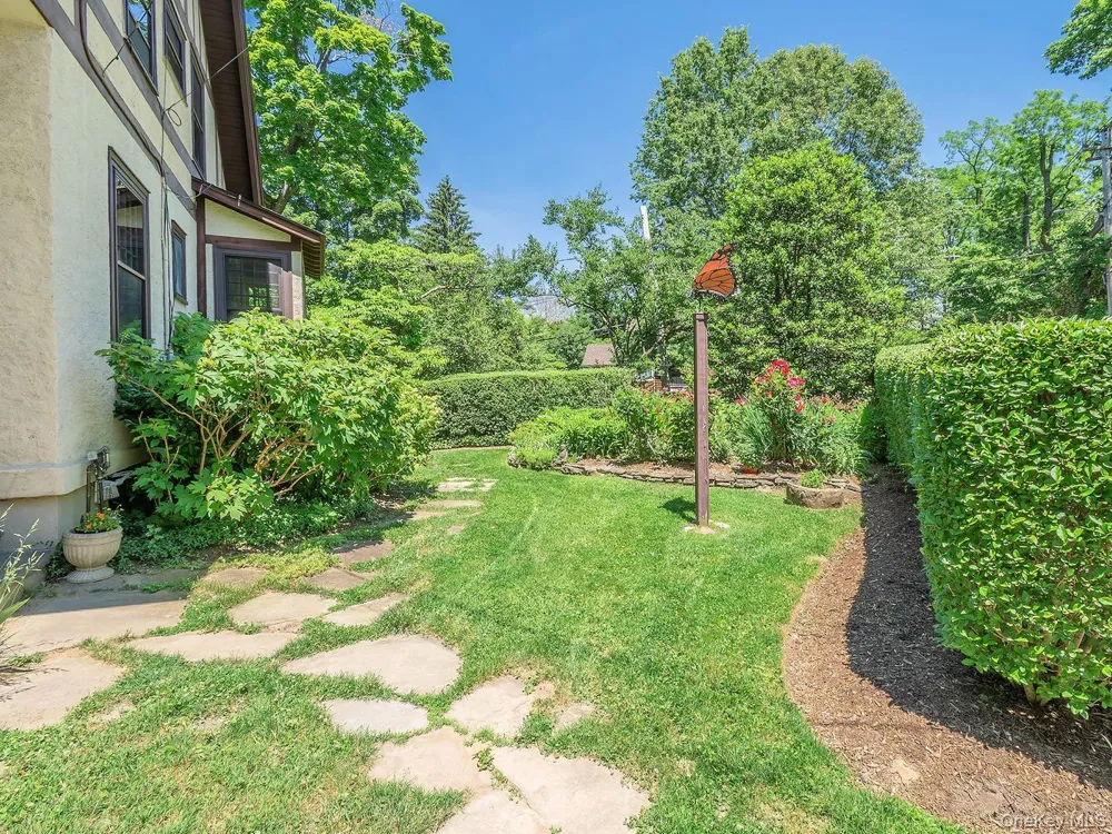230 Littleworth Lane Sea Cliff, NY 11579