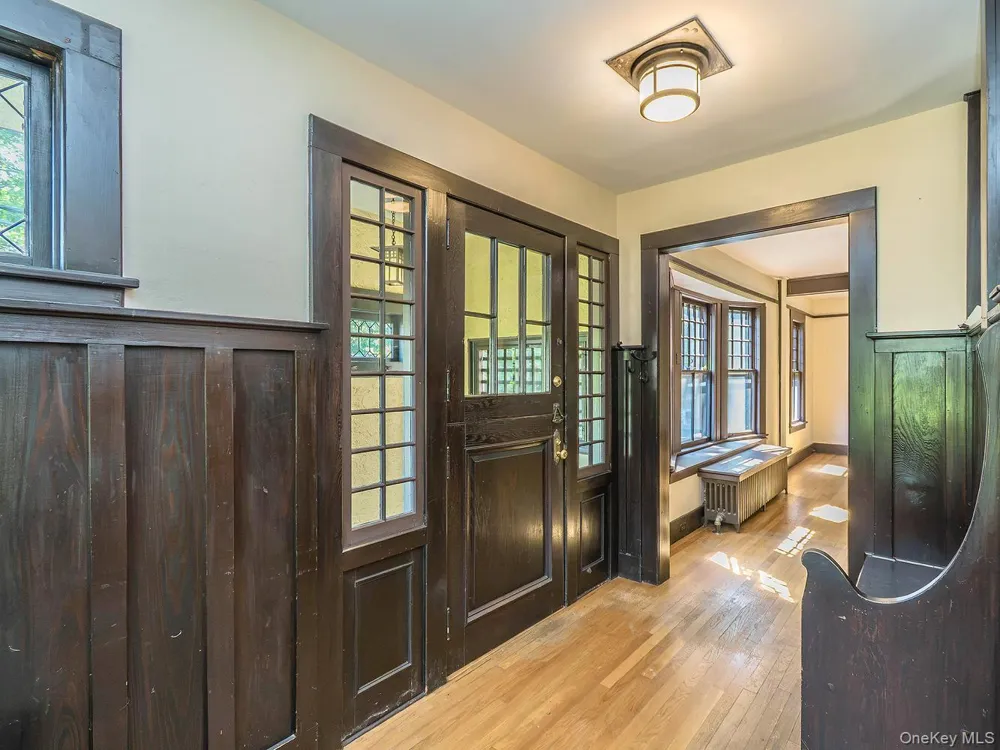 230 Littleworth Lane Sea Cliff, NY 11579