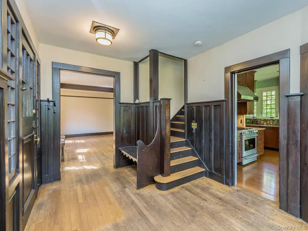 230 Littleworth Lane Sea Cliff, NY 11579