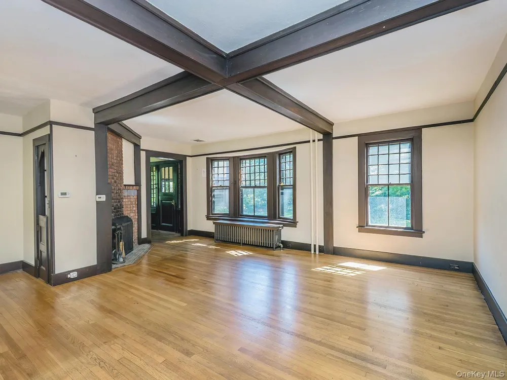 230 Littleworth Lane Sea Cliff, NY 11579