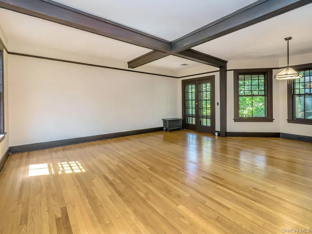 230 Littleworth Lane Sea Cliff, NY 11579