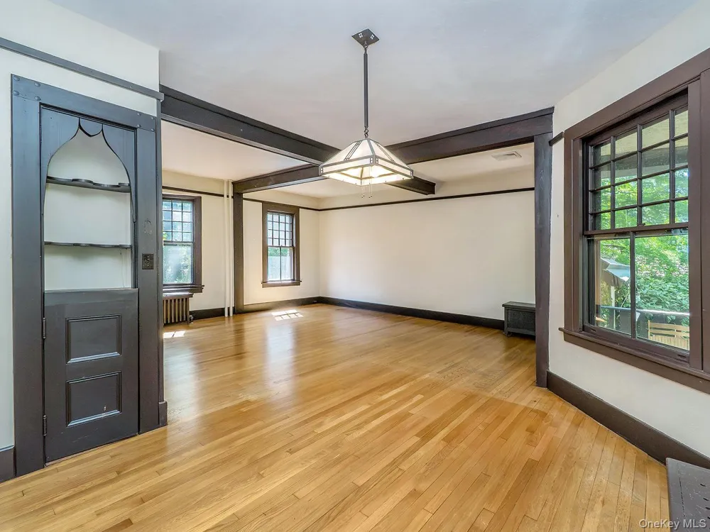 230 Littleworth Lane Sea Cliff, NY 11579