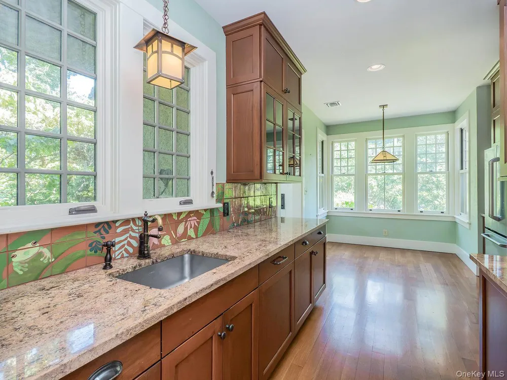 230 Littleworth Lane Sea Cliff, NY 11579
