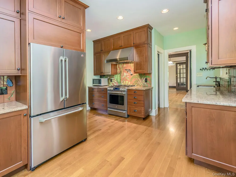 230 Littleworth Lane Sea Cliff, NY 11579