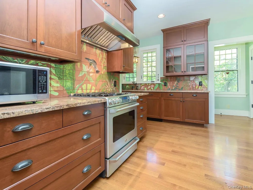 230 Littleworth Lane Sea Cliff, NY 11579