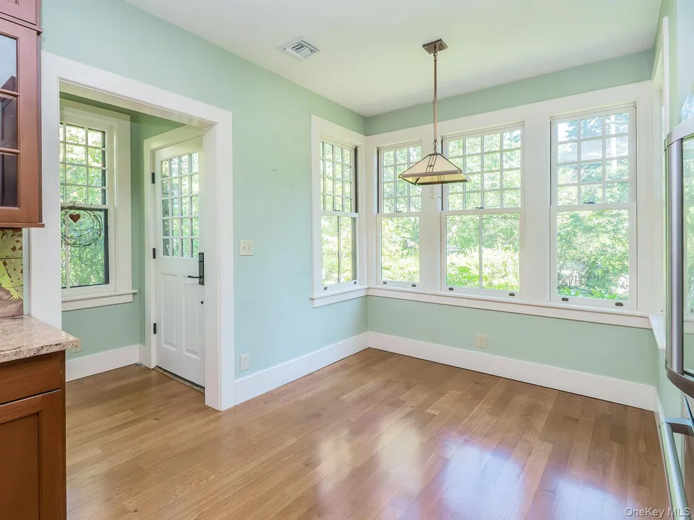 230 Littleworth Lane Sea Cliff, NY 11579