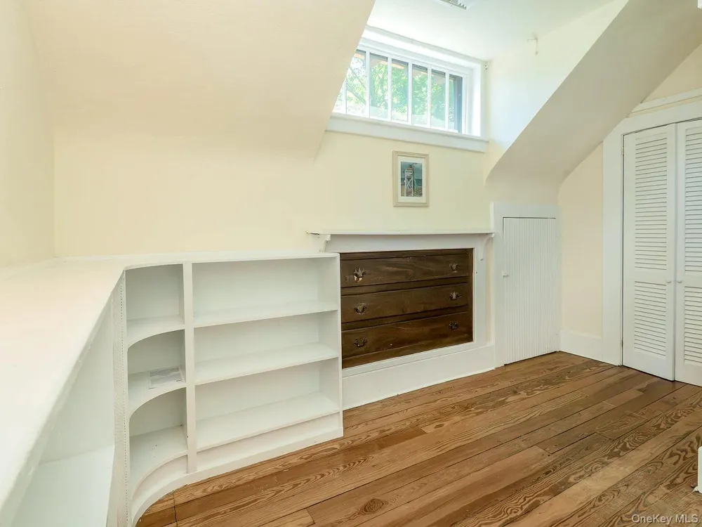 230 Littleworth Lane Sea Cliff, NY 11579