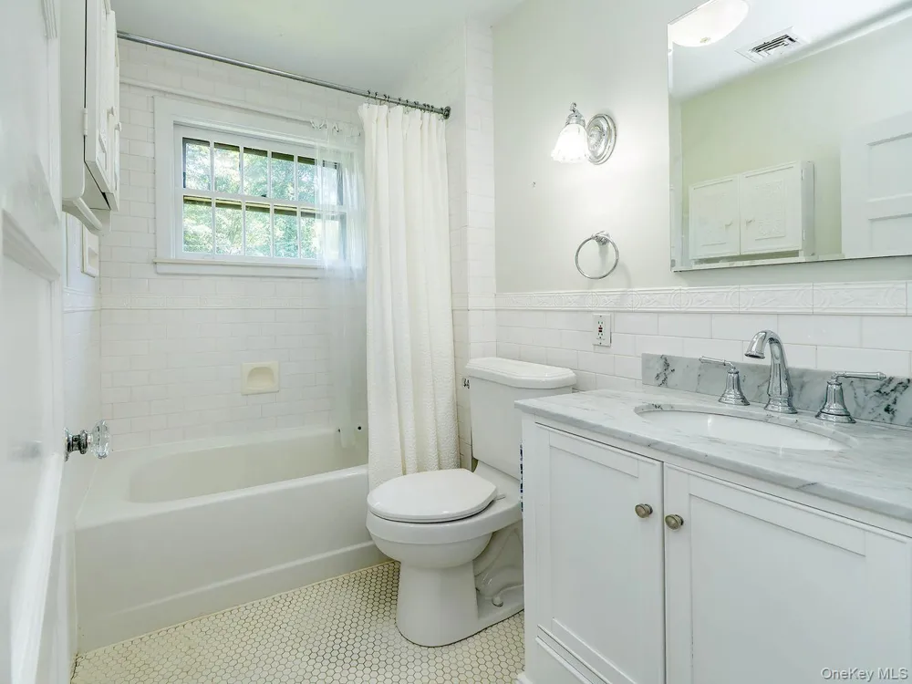 230 Littleworth Lane Sea Cliff, NY 11579