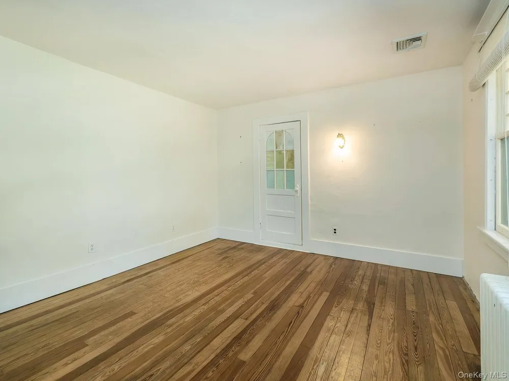 230 Littleworth Lane Sea Cliff, NY 11579