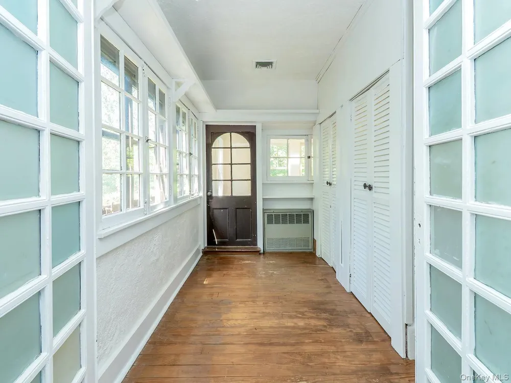 230 Littleworth Lane Sea Cliff, NY 11579