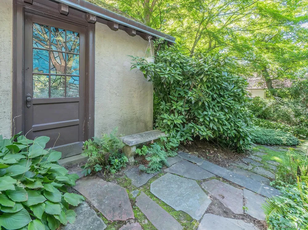 230 Littleworth Lane Sea Cliff, NY 11579