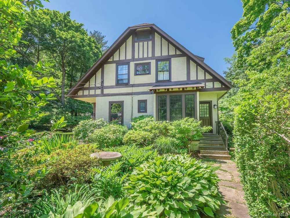 230 Littleworth Lane Sea Cliff, NY 11579