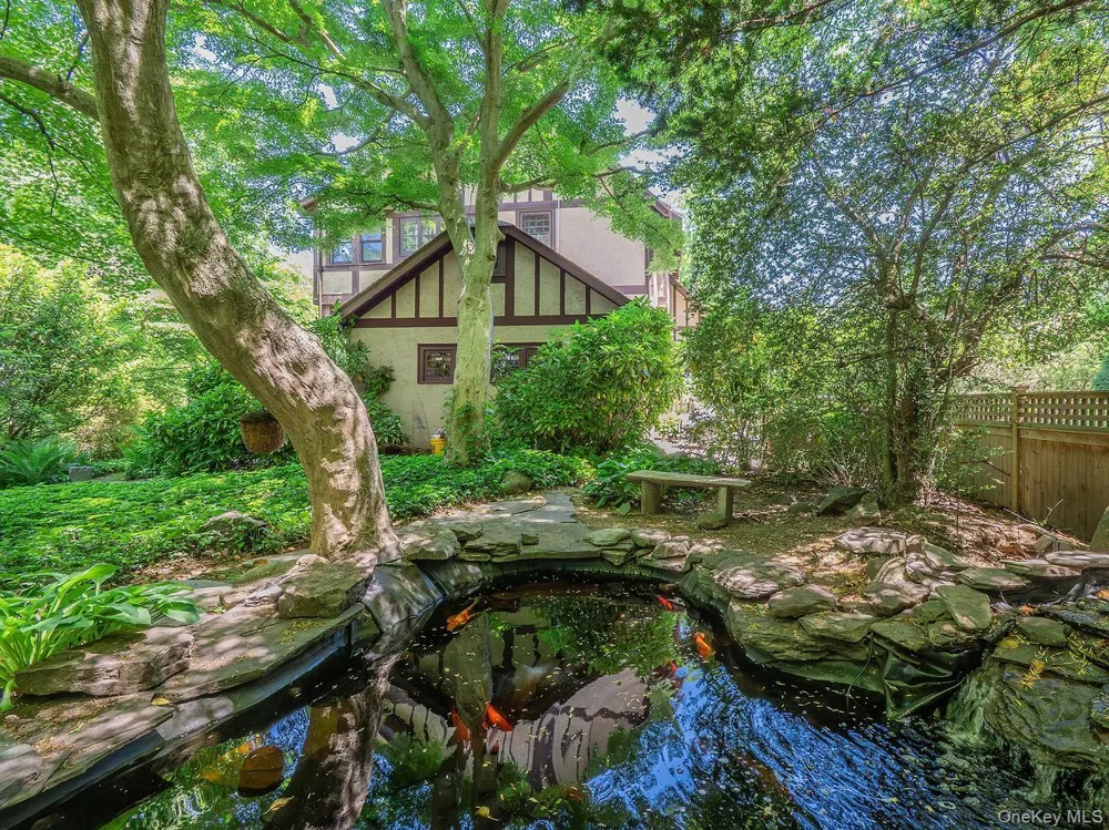 230 Littleworth Lane Sea Cliff, NY 11579