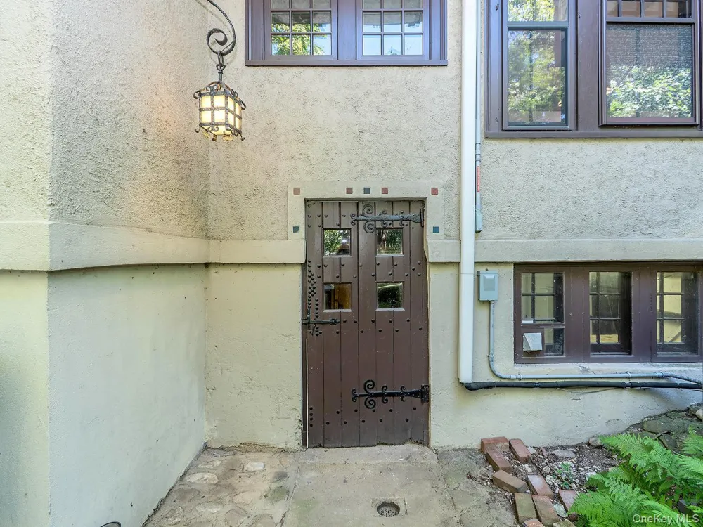 230 Littleworth Lane Sea Cliff, NY 11579