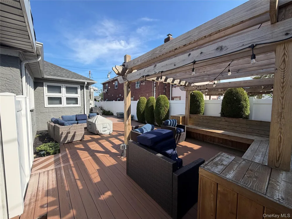 607 Lincoln Boulevard Long Beach, NY 11561