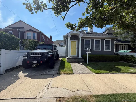 607 Lincoln Boulevard