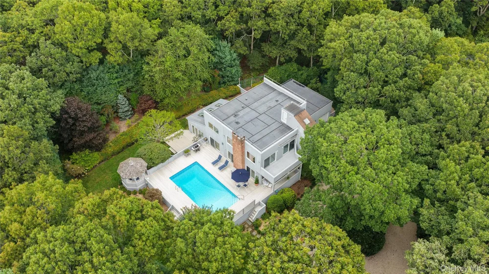 58 Bucks Path East Hampton, NY 11937