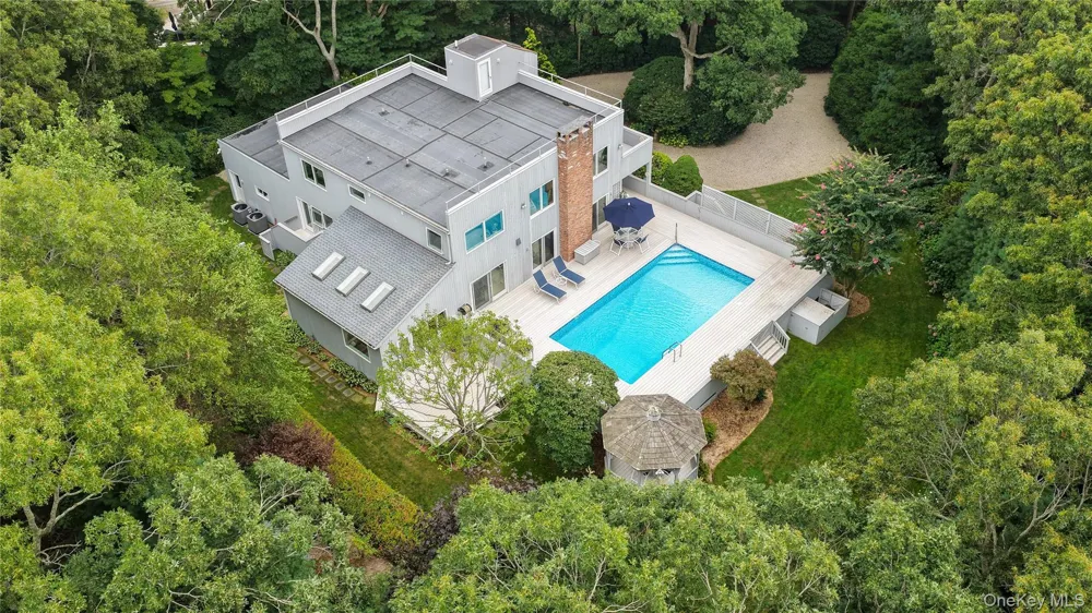 58 Bucks Path East Hampton, NY 11937