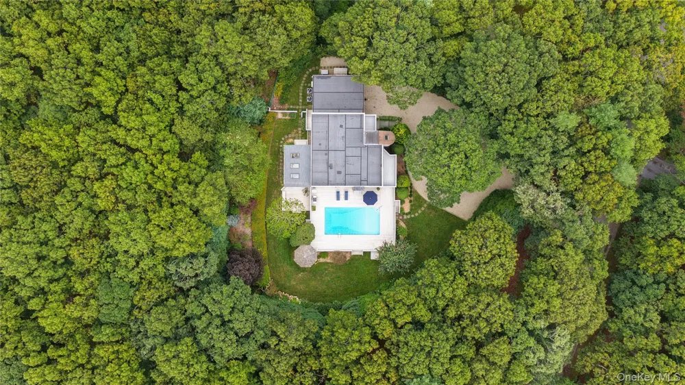 58 Bucks Path East Hampton, NY 11937