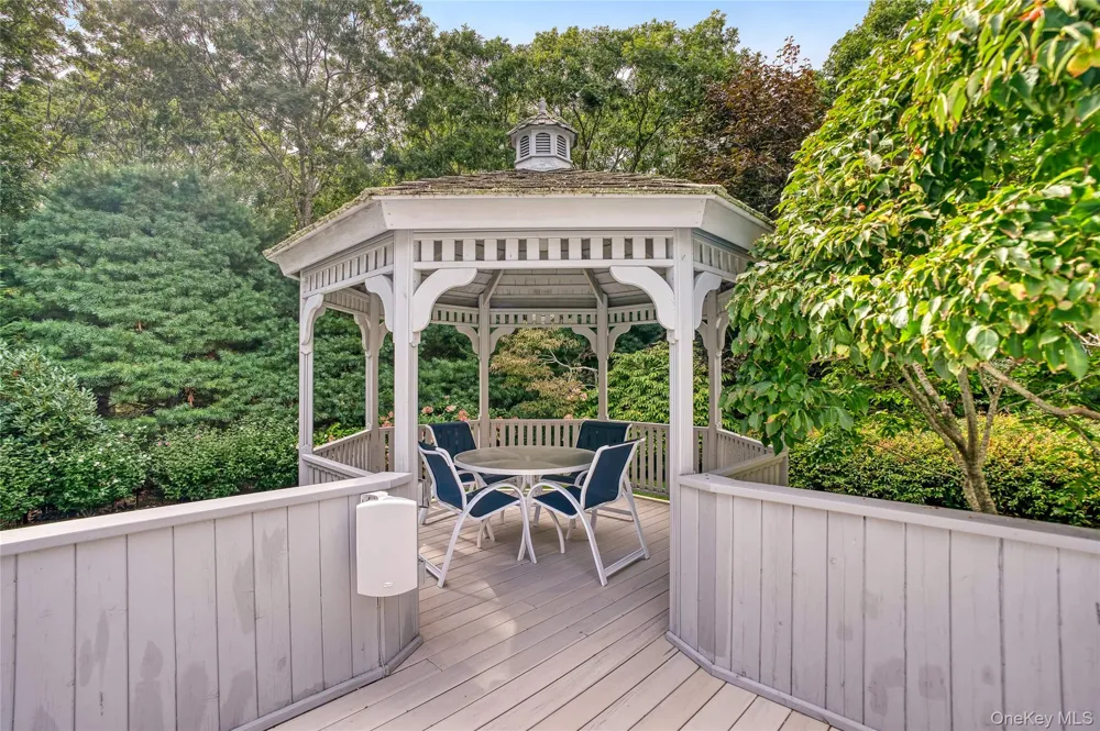 58 Bucks Path East Hampton, NY 11937