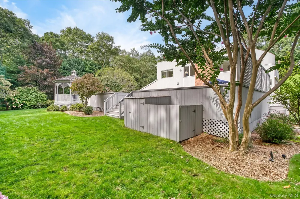 58 Bucks Path East Hampton, NY 11937
