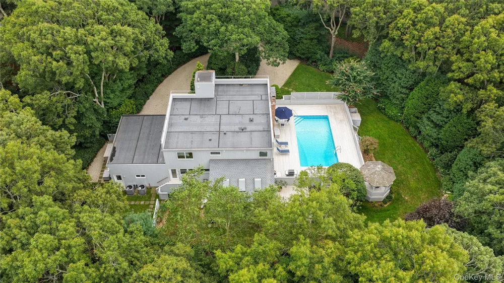 58 Bucks Path East Hampton, NY 11937