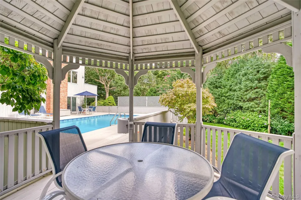 58 Bucks Path East Hampton, NY 11937