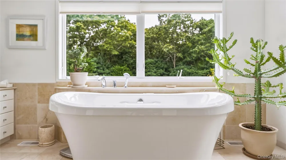 58 Bucks Path East Hampton, NY 11937