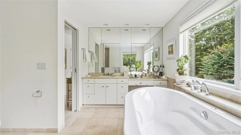 58 Bucks Path East Hampton, NY 11937