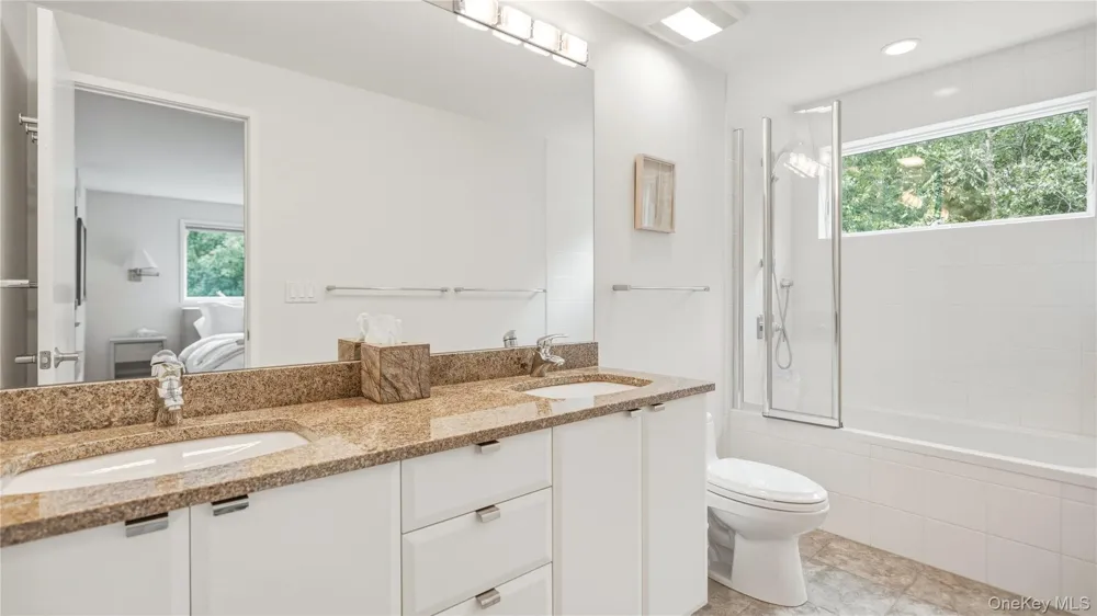 58 Bucks Path East Hampton, NY 11937