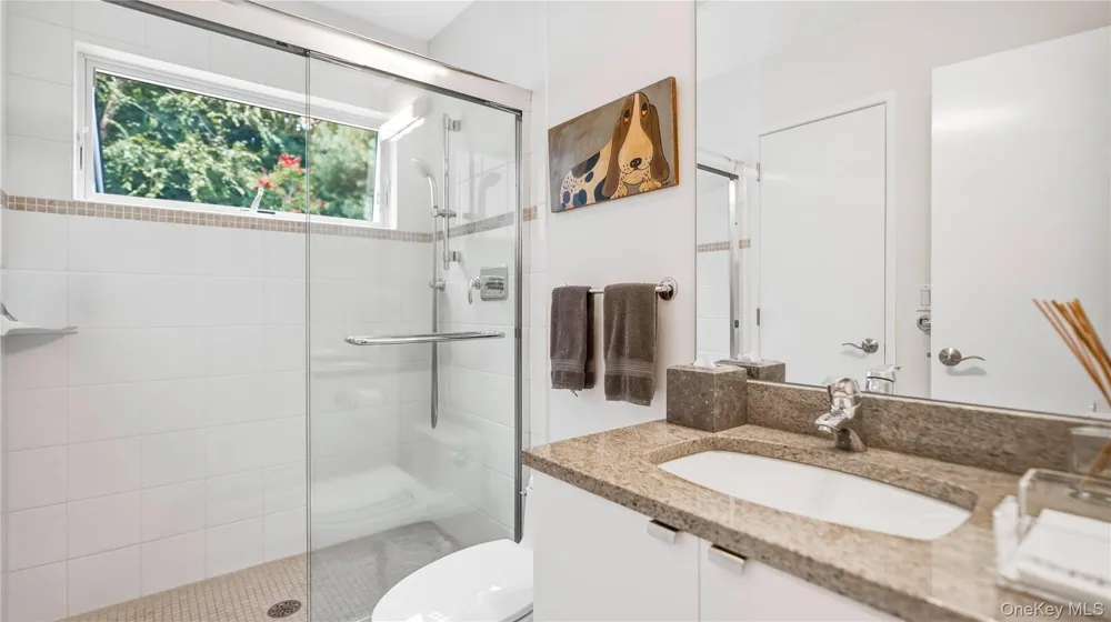 58 Bucks Path East Hampton, NY 11937
