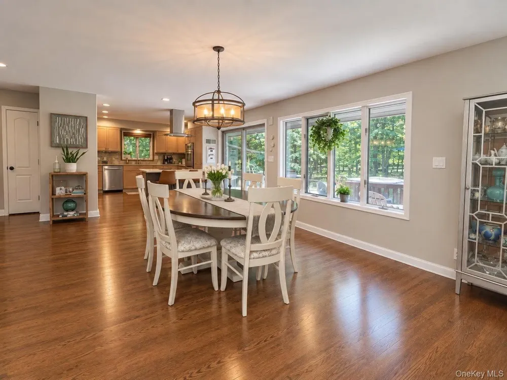 1 Pheasant Lane Lloyd Neck, NY 11743