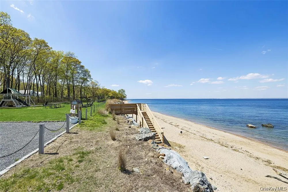 1 Pheasant Lane Lloyd Neck, NY 11743