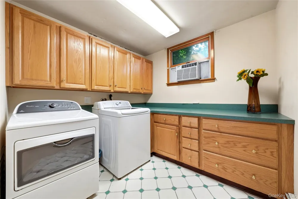 3 Finnin Place Bayville, NY 11709