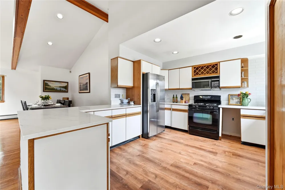 3 Finnin Place Bayville, NY 11709