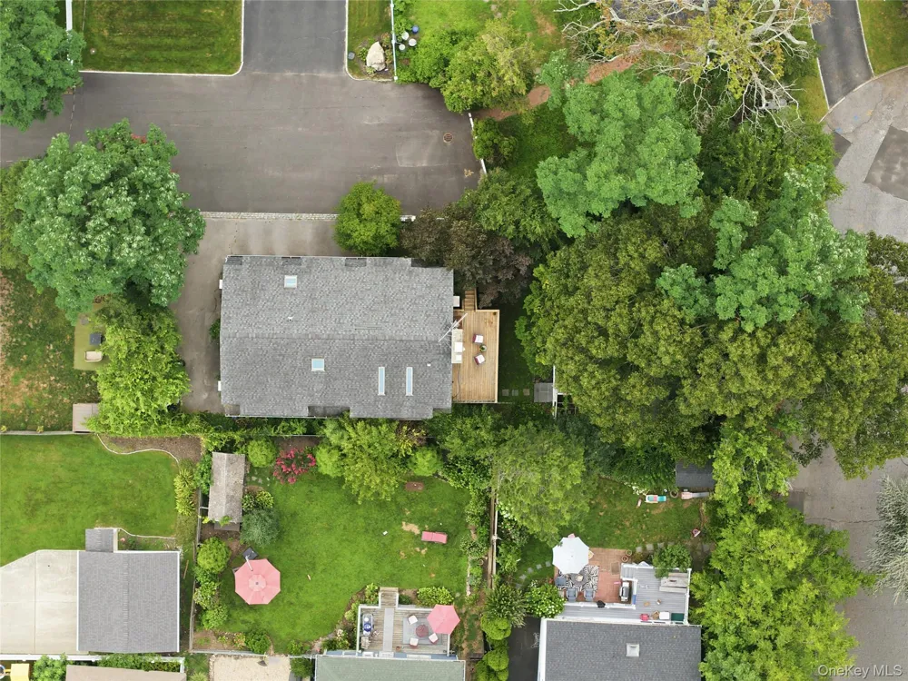 3 Finnin Place Bayville, NY 11709