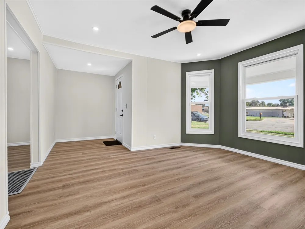 512 S Poplar Street Sapulpa, OK 74066