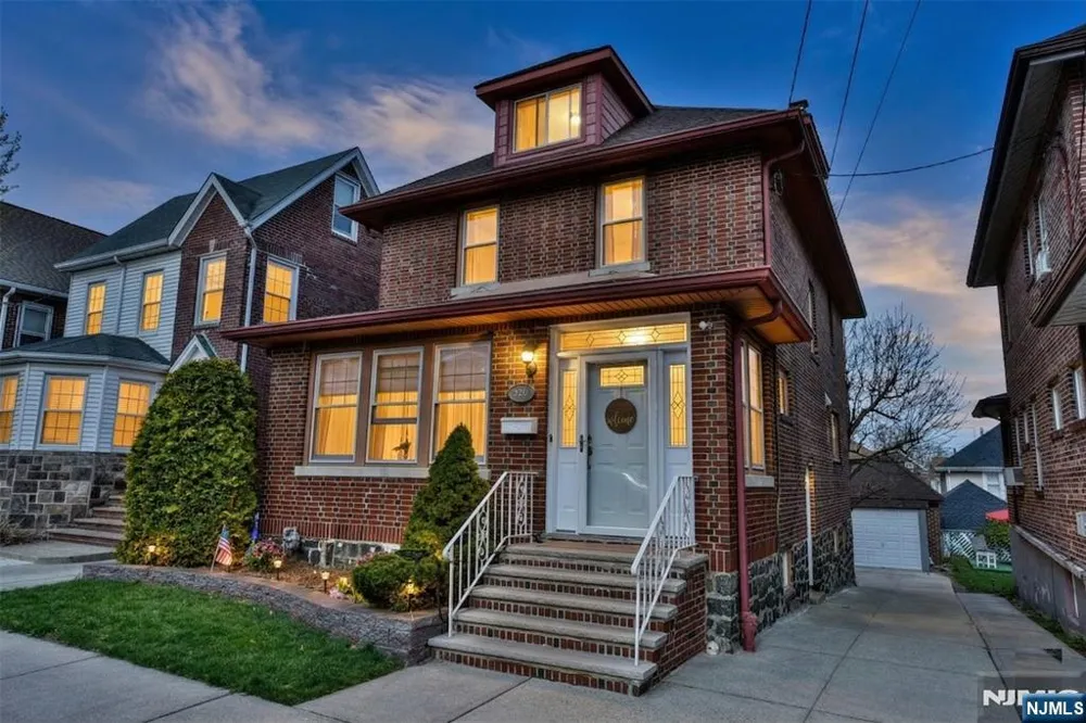 519 Saint Pauls Avenue Cliffside Park, NJ 07010